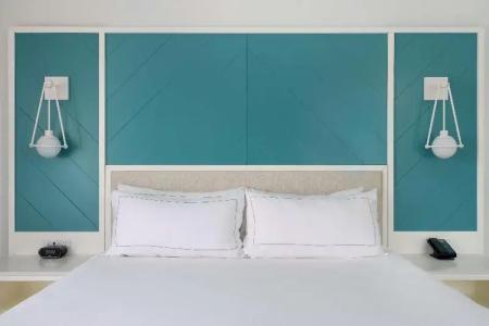 DoubleTree Suites by Hilton - 42