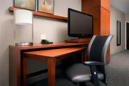 Courtyard by Marriott - 21