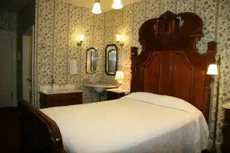 Martine Inn - 55