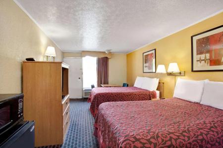 Days Inn by Wyndham West - 17