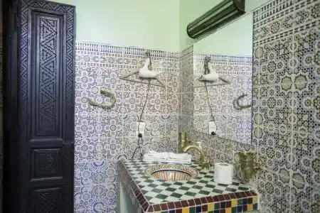 Riad Losra - 23