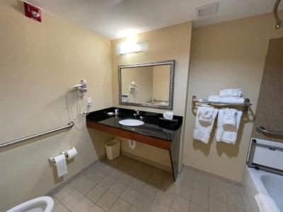 Comfort Suites North - 52