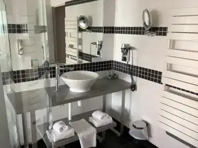 La Petite Rade Hôtel - 8