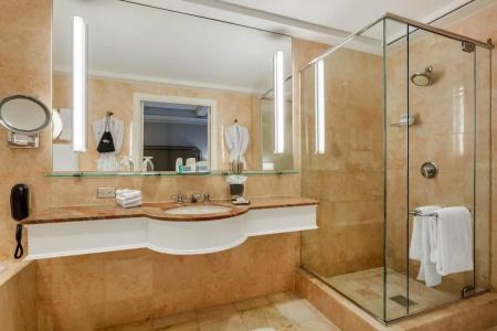 Omni Berkshire Place - 67