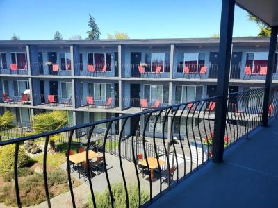 Port-o-Call Inn - 11