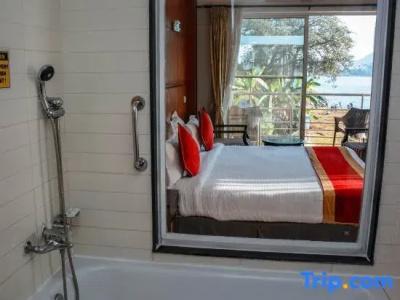 Waterfront by KGH Group - 34