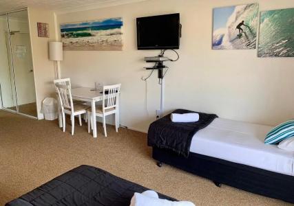Outrigger Burleigh - 110