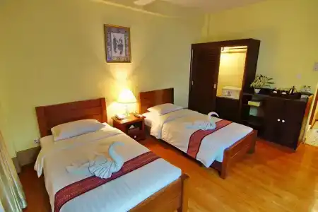 Shwe Ingyinn Mandalay - 47