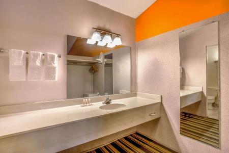 Howard Johnson by Wyndham Phoenix Airport/Downtown Area - 8