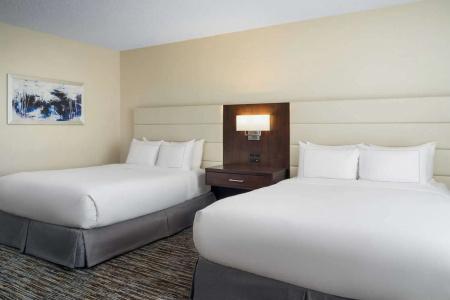 DoubleTree by Hilton - 4