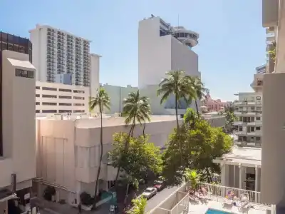 Tropical Studios At Marine Surf Waikiki - Free Parking - Best Location - Full Kitchen - Swimming Pool - 25