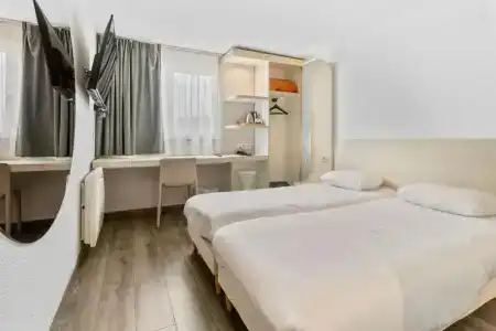 Kyriad Deauville - St Arnoult - 28