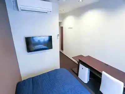 Livemax kannai ekimae - 25