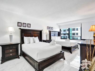 The Alexander All Suites - 105