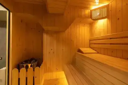 Ames & Spa - 14