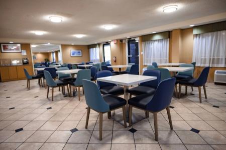 La Quinta Inn by Wyndham Near Busch Gardens - 20