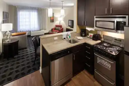 TownePlace Suites by Marriott West - 37