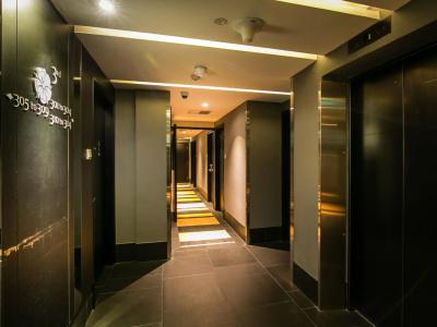 Venue The Lily - Sg Clean - 12