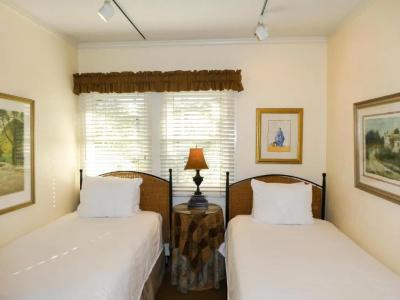Briarwood Inn - 211