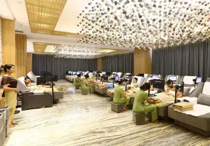 Lia Charlton Shenzhen - 30