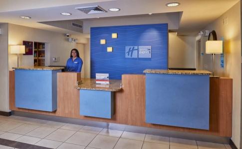 Holiday Inn Express & Suites Airport, An Ihg - 17