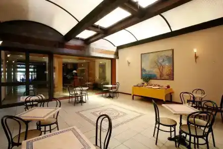 Plaza - 18