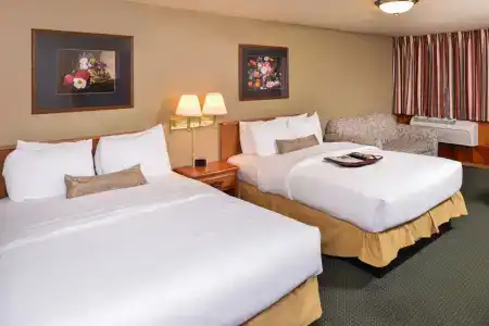Courtesy Inn Downtown - 4