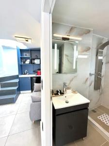 Step One | Luxury Suites right in the heart of Acropolis next to metro station - 91