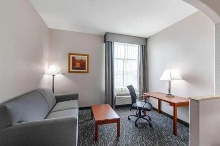 Quality Suites - 21