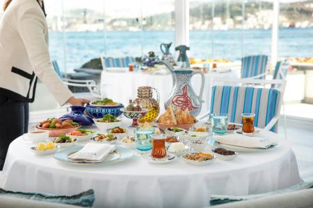 Four Seasons Istanbul at the Bosphorus - 15