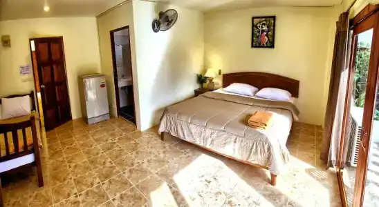 Hugs Guesthouse - 25