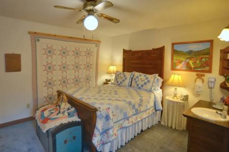 Blue Mountain Mist Country Inn - 80