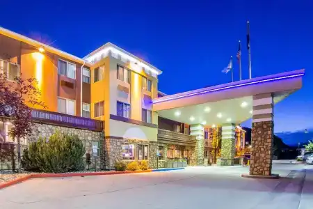 Comfort Inn & Suites - 39