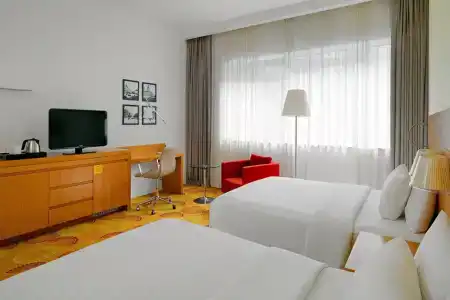 Courtyard by Marriott Budapest City Center - 4