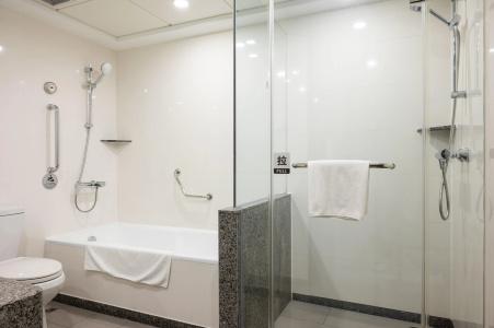 Holiday Inn Wuhan Riverside, An Ihg - 9