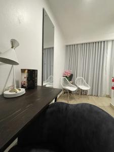 Studio 27 - 49