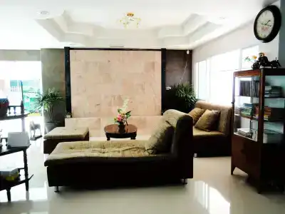 Euro Boutique - 1