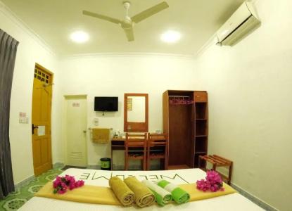 Adroit Beach Inn - 8