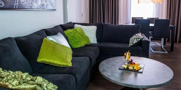 Best Western Plus Village Park Inn - 83