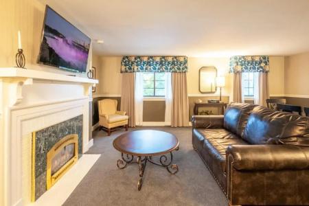 Red Coach Inn - 34