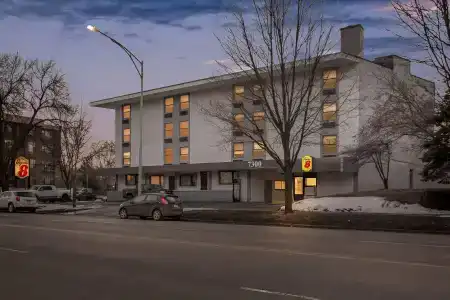 Super 8 by Wyndham Chicago IL - 33