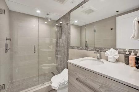 The Alexander All Suites - 724
