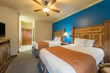 La Hacienda Inn - 3