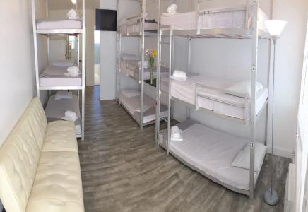 Bikini Hostel, Cafe & Beer Garden - 3