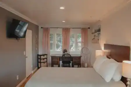Seaside Laguna Inn & Suites - 112