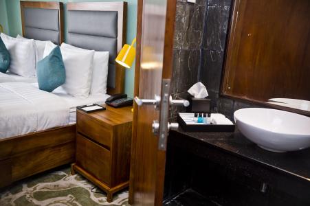 Ocean Edge Suites & Colombo - 4