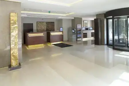 Courtyard by Marriott Belgrade City Center - 2