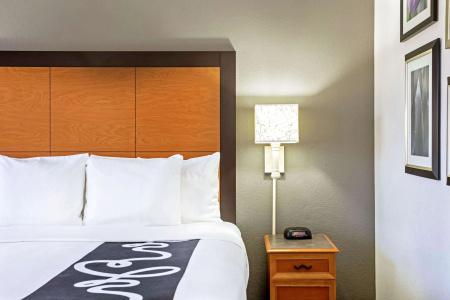 La Quinta by Wyndham Tucson Airport - 1