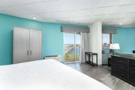 Holiday Inn Charleston-Riverview, An Ihg - 66