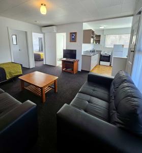 Scenicland Motels - 55